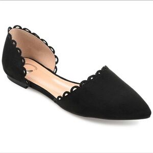 Journee Collection Women's Jezlin Slip Almond Black Scalloped Flats